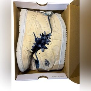 Women’s Air Jordan 1 Mid SE Sandrift/ Sail Midnight Navy Size 8. Box included
